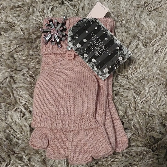 Victoria's Secret Accessories - 🌠2/$20 NWT VS Gloves/Mittens